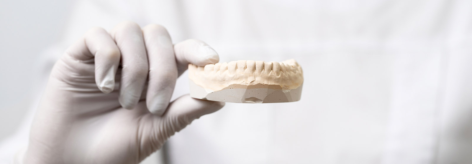 Turismul dentar: De ce străinii aleg My Dental Clinic?